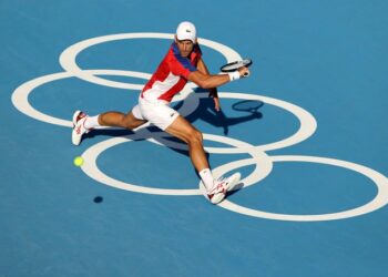 (FOTO) Novak Djokovic hizo furor en las redes al entrenar con las gimnastas de Bélgica en Tokio