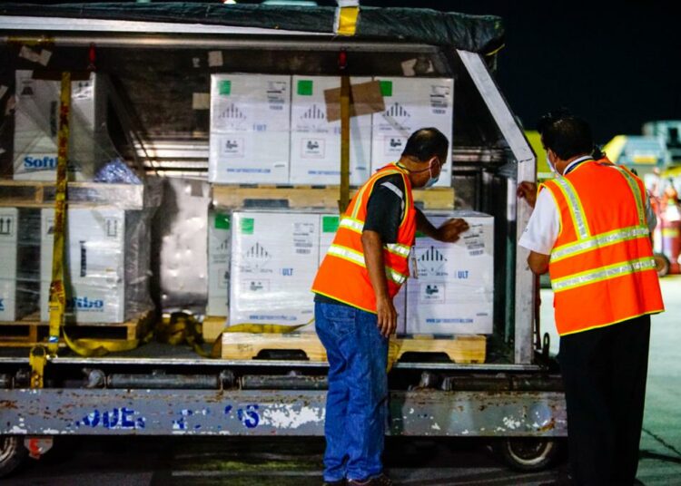 Llega al país nuevo lote de vacunas Pfizer contra el COVID-19