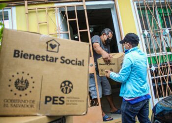 Paquetes alimentarios son entregados a familias de San Salvador y Tonacatepeque