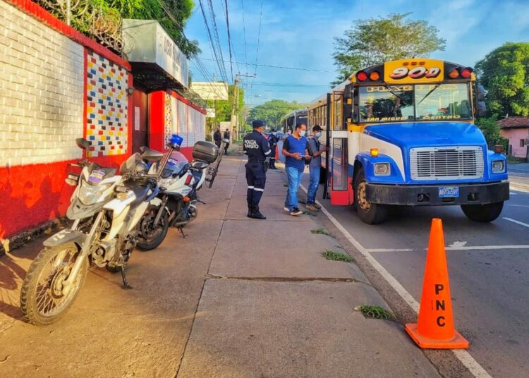 PNC mantiene controles vehiculares en transporte colectivo