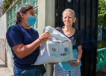 Gobierno del Presidente Bukele continúa con entrega de paquetes alimentarios
