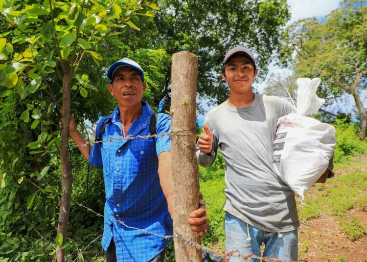 Gobierno entrega paquetes alimentarios en Ahuachapán