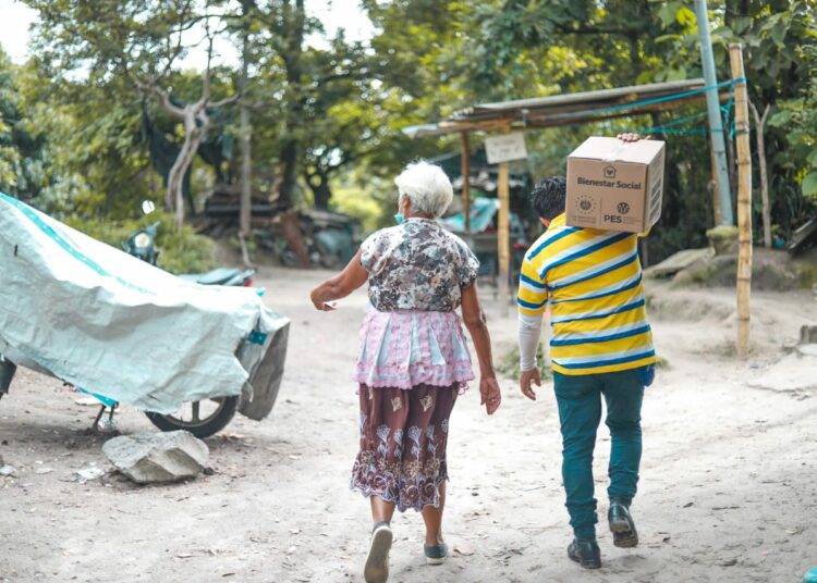 Gobierno continúa con entregas de paquetes alimentarios a hogares salvadoreños