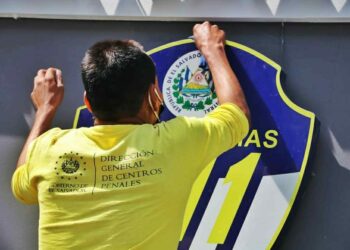 Privados de libertad realizan remodelación de diferentes delegaciones de la Policía