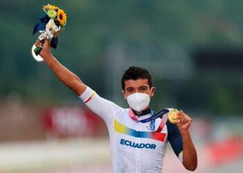 El ecuatoriano Richard Carapaz hace historia y consigue la medalla dorada en ciclismo