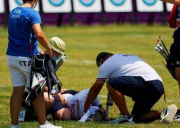 La atleta rusa Svetlana Gomboeva se desmayó en plena competencia de tiro con arco a causa de las altas temperaturas en Tokio 2020