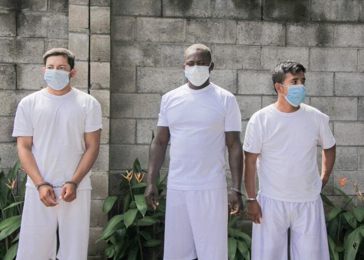 Capturados con 585 kilos de cocaína seguirán proceso judicial en prisión