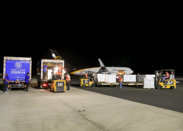 El Salvador recibe lote de 1.5 millones de vacunas anti-Covid-19 por mecanismo COVAX