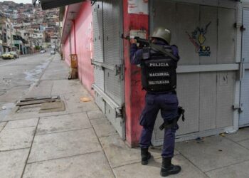Enfrentamientos entre policías y delincuentes en Caracas dejan 26 muertos