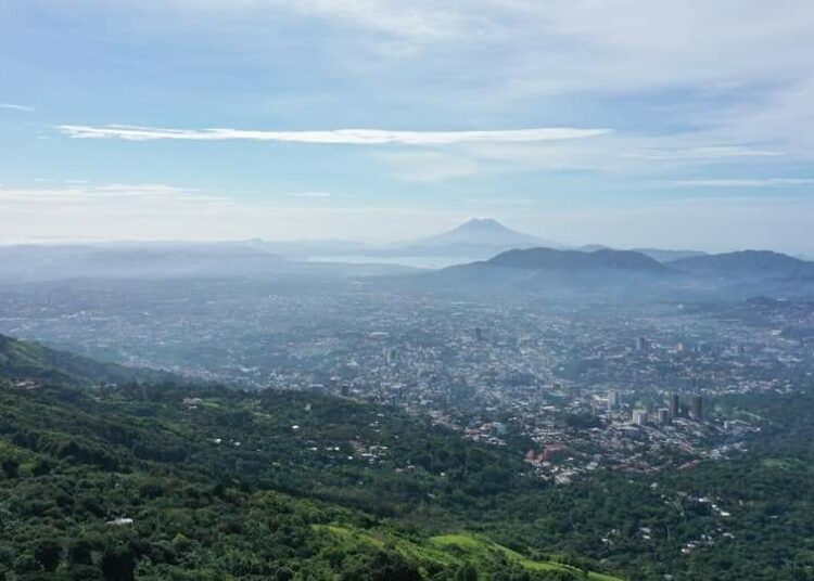 Ambiente caluroso, posibles chubascos y tormentas moderadas para este viernes