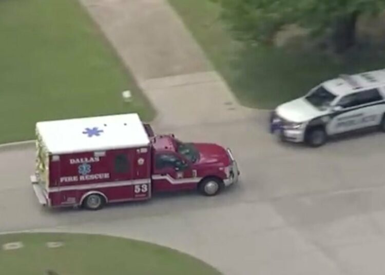 Roba una ambulancia a punta de pistola con un paciente dentro