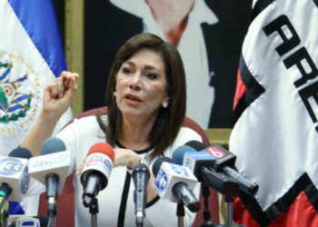 Ana Vilma de Escobar es citada por Comisión Especial que investiga sobresueldos