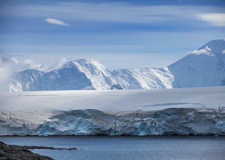 (VIDEO) Láseres espaciales de la NASA descubren lo que serían dos lagos ocultos bajo el hielo de la Antártida