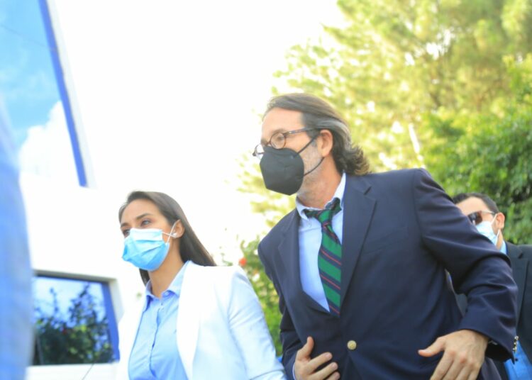 Comisión «anti fachada» presenta aviso en la FGR en contra de exjefe de área de la Asamblea Legislativa, Alejandro Solano