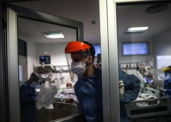 Argentina superó las 100.000 muertes por Covid-19 con ocupación de UCI al 62 %