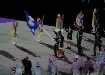 Atletas de El Salvador desfilan en inauguración de los Juegos Olímpicos Tokio 2020