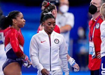 Simone Biles confirmó que dejó la final de gimnasia por problemas mentales