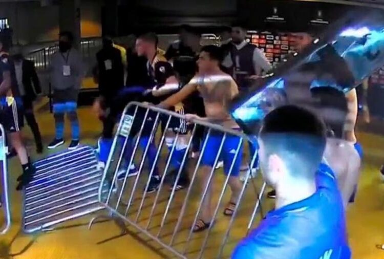 (VIDEO) Boca Juniors y su eliminación en Libertadores: golpes, desorden y enfrentamiento con la autoridad