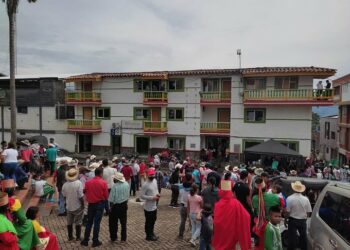 Colombia vive el desplazamiento forzoso de más de 4.000 personas bajo amenaza de grupos armados