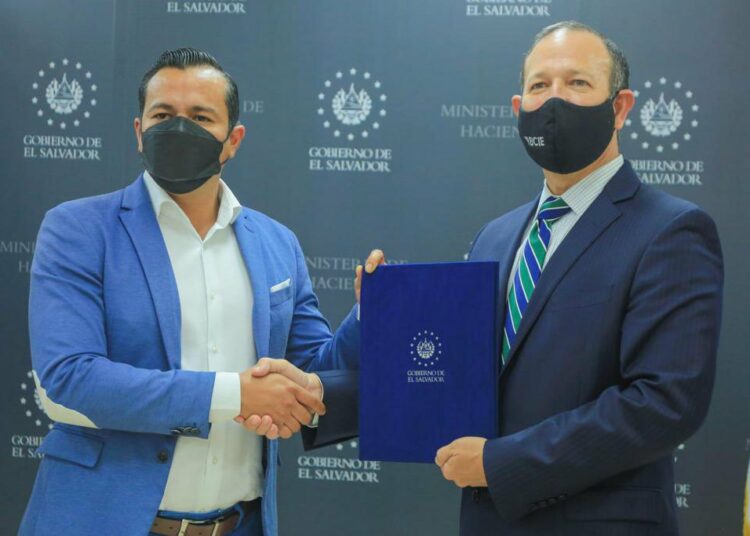 Gobierno y BCIE firman convenio de $600 millones para recuperación económica