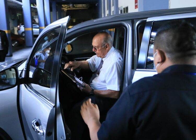 Expresidente Cristiani evade responder a la Comisión Especial sobre el pago de sobresueldos durante su gestión