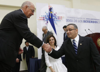 Funes defiende a Cristiani y llama “payasos” a diputados de la Comisión Especial que investiga sobresueldos