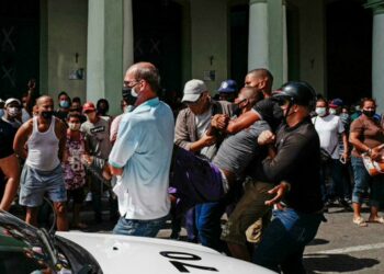 Amnistía Internacional reportó represión policiaca, detenciones y militares en las calles por las protestas es Cuba