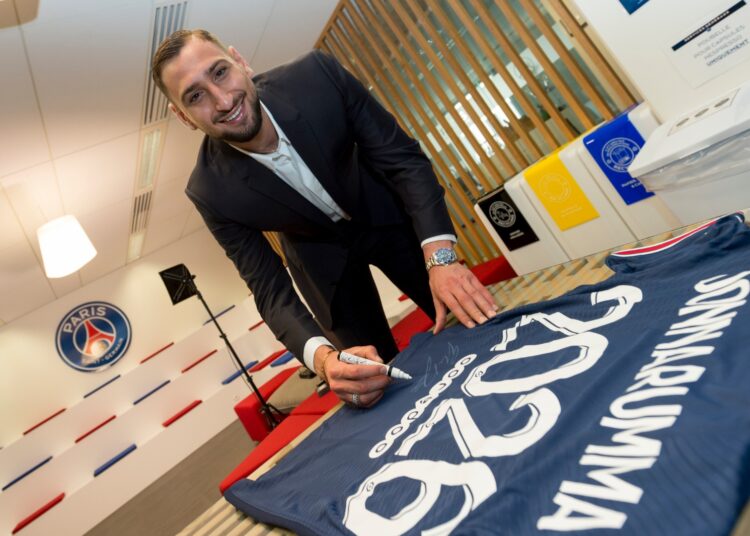 El PSG hizo oficial el fichaje de Gianluigi Donnarumma considerado el mejor jugador de la Eurocopa