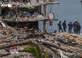 El número de muertos sube a 18 tras el hallazgo de seis cuerpos bajo los escombros del edificio derrumbado en Miami