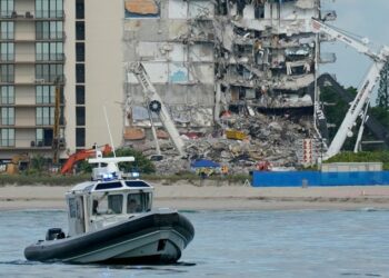 Elevan a 22 en número de muertos por derrumbe de edificio y las autoridades confirmaron que demolerán el resto de la estructura