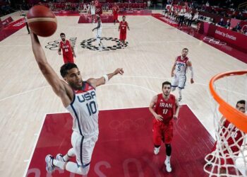 Estados Unidos aplasta a Irán y gana su primer partido de baloncesto en los Juegos Olímpicos