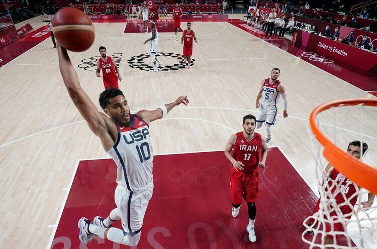 Estados Unidos aplasta a Irán y gana su primer partido de baloncesto en los Juegos Olímpicos