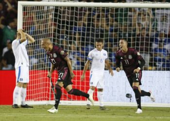El Salvador cae ante México y avanza segundo del grupo A