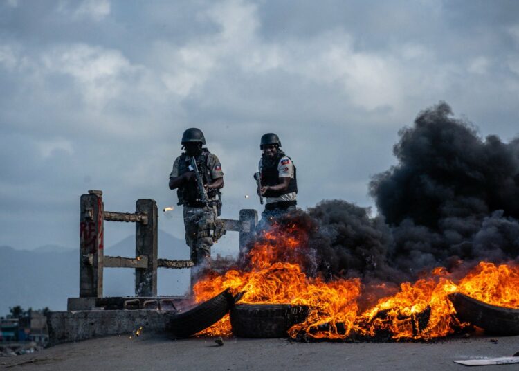 Disparos, gases lacrimógenos y disturbios durante el funeral del presidente haitiano Jovenel Moise