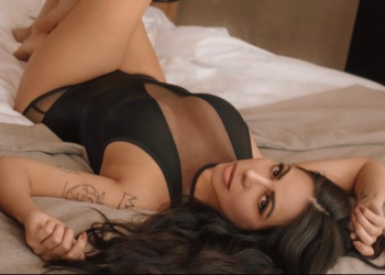 Jimena Sánchez luce su gran figura con candente fotografía en poca ropa