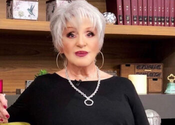 Anel Noreña presenta testamento de José José en el que queda como única heredera