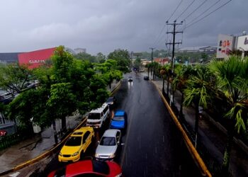 Una nueva onda tropical afectará al país este miércoles con tormentas de moderadas a fuertes