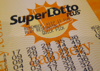 Un hombre gana más de 55 millones de dólares pero se lo esconde a su familia durante diez años