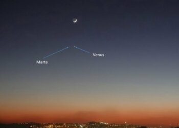 (VIDEOS) Marte y Venus se alinean en el cielo nocturno acercándose a ‘un solo dedo’ de distancia