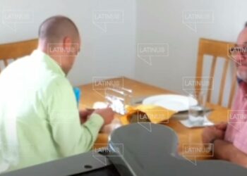 Captaron en video a otro hermano de AMLO recibiendo fajos de billetes de David León para financiar el partido Morena y cual no fue reportado