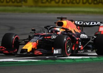 Max Verstappen ganó la primera carrera sprint de la historia en la Fórmula 1 y largará primero el Gran Premio de Gran Bretaña