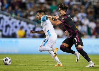 La defensa de la selección mexicana, el dolor de cabeza del “Tata” Martino