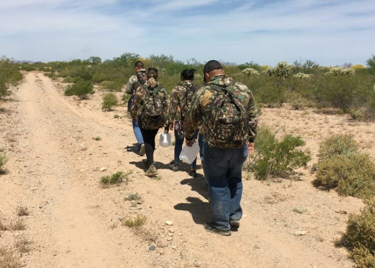 Decenas de cadáveres de migrantes aparecen en la zona fronteriza de Arizona en medio de un calor extremo