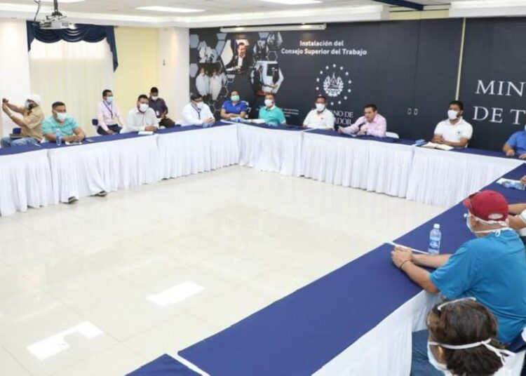 Ministro de Trabajo: «Por primera vez en la historia habrá un aumento de salario mínimo, justo y digno»