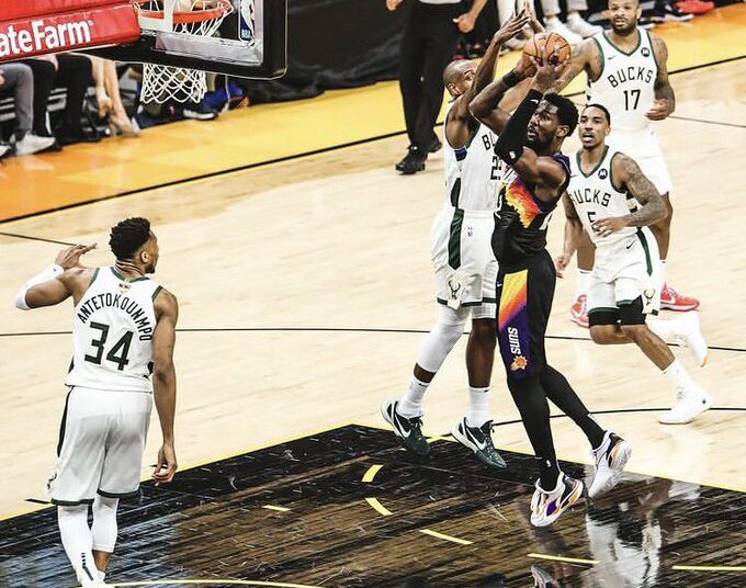 Phoenix Suns vencen a Milwaukee Bucks el primer partido de las Finales de la NBA