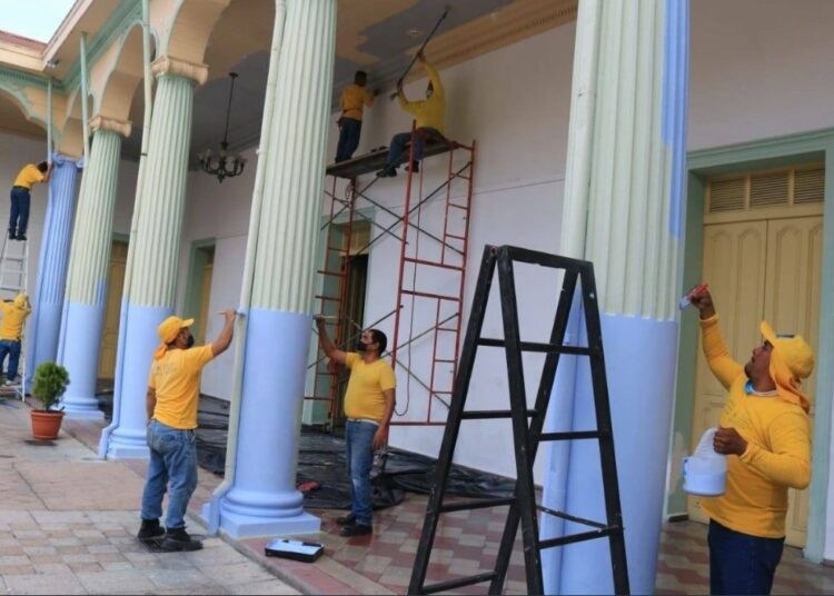 Presidente Bukele pide sanción contra alcalde de Santa Tecla, Henry Flores, por daños en el edificio del Palacio Tecleño