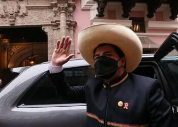 Pedro Castillo asume la Presidencia de Perú con la presencia del rey de España y seis mandatarios latinoamericanos