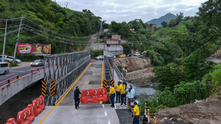 MOP y VMT habilitan puente provisional en Agua Caliente, Soyapango