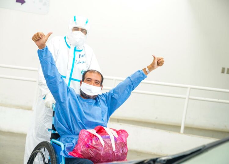 Hospital El Salvador da de alta a 42 pacientes recuperados de COVID-19 durante las últimas 24 horas