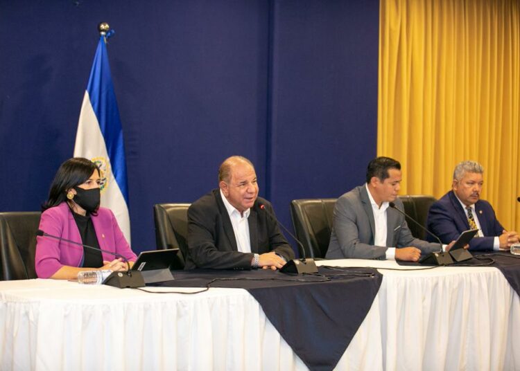 Gabinete económico afirma que aumento al salario mínimo no afectará a las empresas